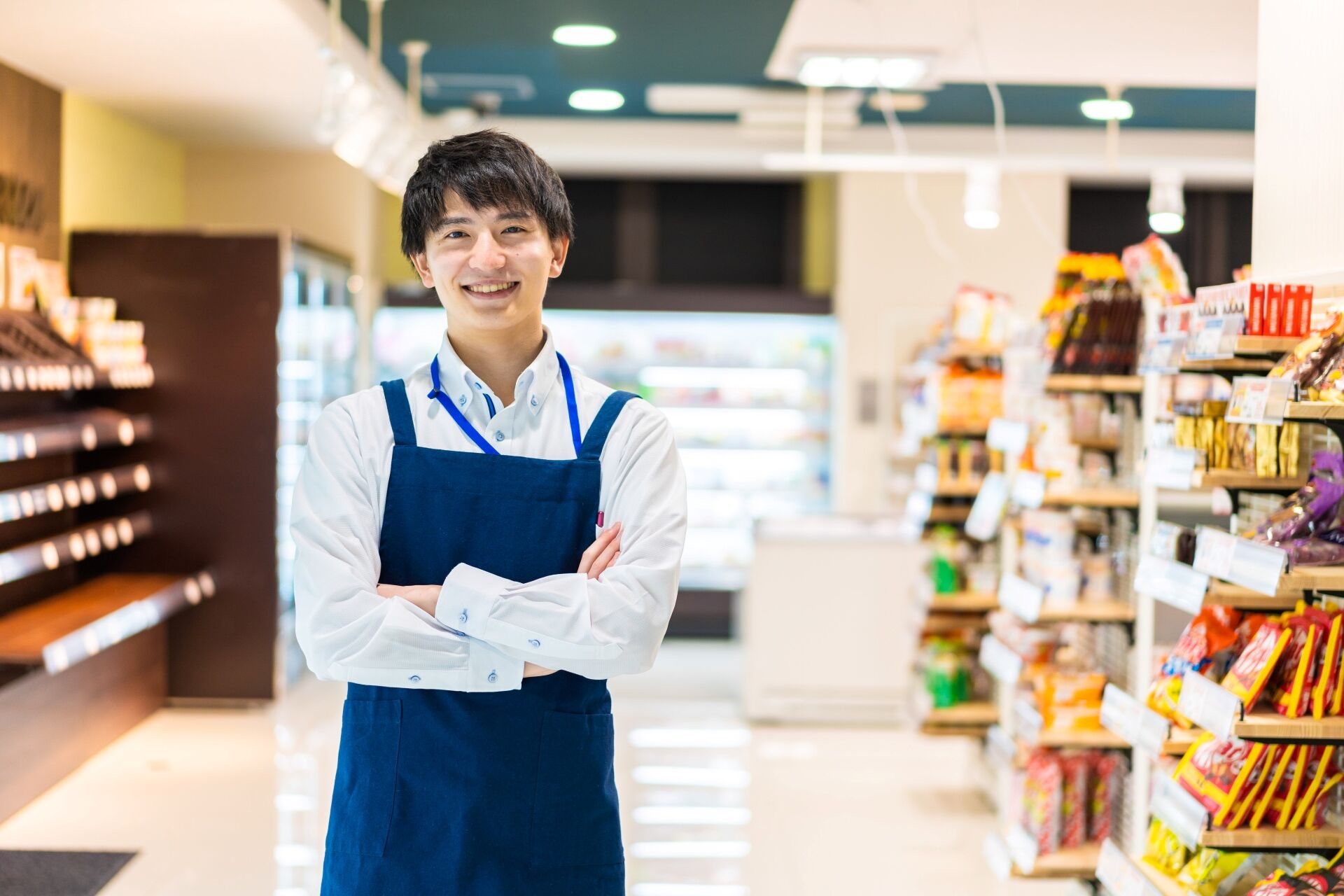 スーパーの鮮魚コーナーSTAFF